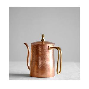 Jarra de agua elegante de cobre puro para comedor en casa y cocina Jarra de diseño de cobre artesanal premium para uso diario y regalos - Product Image 1