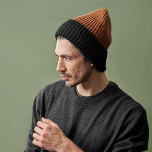 หมวกไหมพรมถักนุ่มสบาย ผลิตจากผ้าฝ้ายอย่างดี เหมาะสำหรับใส่ในฤดูหนาวหรือแฟชั่นสตรีท  มีบริการปักลายตามสั่ง - Product Image 3