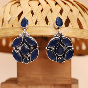 Elegantes pendientes de gota de zafiro azul, Pendientes colgantes de piedras preciosas hechos a mano | Joyería de diseñador para mujer - Product Image 1