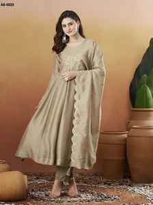 Derniers vêtements pour femmes, salwar kameez en soie vichitra fantaisie avec broderie de séquence, disponible en grande taille pour femmes - Product Image 5