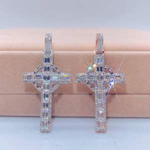 จี้เพชรไขว้ VVS Moissanite-เย็นออกบาแกตต์ตัดเสน่ห์ฮิปฮอป - Product Image 2