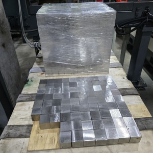 Vente en gros de barres carrées en acier allié SUS304 étiré à froid de qualité supérieure Meilleur prix Approvisionnement direct d'usine avec service de découpe - Product Image 1