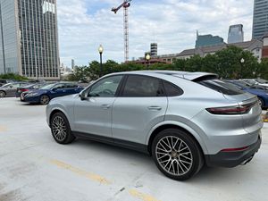 Excellent état, Porsche Cayenne Coupé 3.0 L Turbo V d'occasion, modèle 2020 - Product Image 2