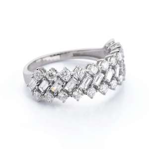 Baguette de 3,50 quilates y banda de compromiso de media eternidad de diamante cultivado en laboratorio de corte redondo para mujer, oro blanco de 14 quilates - Product Image 5