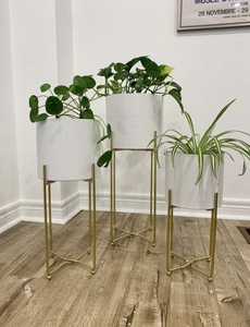 Juego de Macetas Metálicas Hechas a Mano de la Mejor Calidad, Soporte con Recubrimiento en Polvo Dorado y Negro para Decoración de Eventos de Boda, Uso Interior/Exterior - Product Image 3