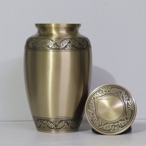 Urnes funéraires en laiton gravées de qualité supérieure pour les cendres humaines, urne en laiton personnalisée, urnes en laiton artisanales pour adultes en provenance d'Inde - Product Image 5