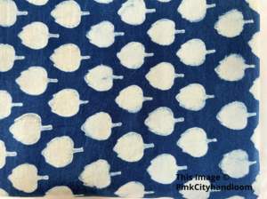 Tela de algodón Dabu azul índigo hecha a mano a medida para mujeres que hacen un vestido elegante Tela con estampado de bloque azul índigo - Product Image 6