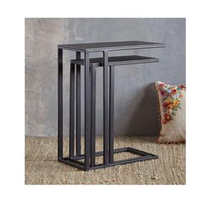 Juego de mesas nido de lujo en metal dorado con superficie texturizada y base curva elegante que añade un toque premium al estilo moderno y sofisticado del hogar. - Product Image 6