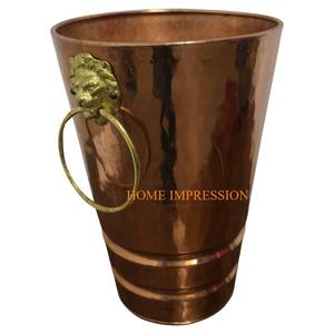 Seau à bouteille de vin de bar martelé de grande taille en métal poli en cuivre antique avec poignées de conception de lion de couleur or d'Indien - Product Image 1