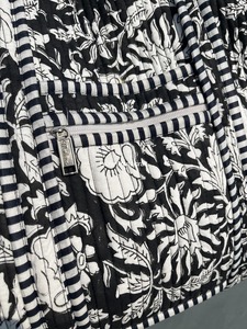 กระเป๋าทรงดัฟเฟิลก์บุด้วยผ้าฝ้ายลายดอกไม้สำหรับเล่นกีฬาสุดหรูมีความจุมากทนทานพร้อมดีไซน์บล็อกพิมพ์ลาย - Product Image 3