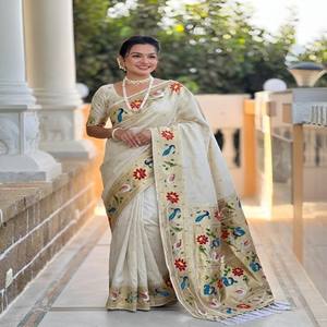 Sari en soie Paithani douce VASTRA COTTAGE avec tissage Zari Meenakari, riche bordure de pallu, glands et blouse en soie assortie - Product Image 3