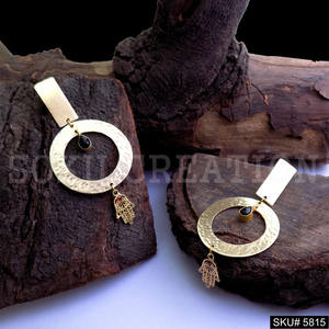 Accesorio de moda de declaración Pendientes colgantes y colgantes de piedras preciosas chapadas en oro con diseño de mano protectora SKU5815 - Product Image 3