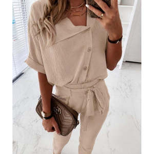 Conjunto de Dos Piezas para Mujer, Blusa de Crepé con Cuello y Botones Delanteros de Manga Corta y Pantalones, 37952 - Beige - Product Image 3