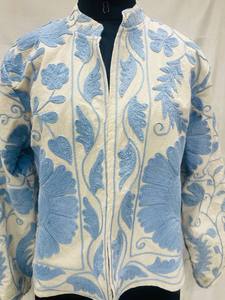 Chaqueta acolchada Bohemia con estilo para mujer con bordado Suzani, ropa de playa hecha a mano con borde libre para festivales, Idea de regalo única de invierno - Product Image 4