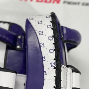 แผ่นรองเท้าเตะ Fairtex สำหรับมืออาชีพ น้ำหนักเบา ออกแบบพิเศษสำหรับฝึกศิลปะการต่อสู้ มวยไทย คิกบ็อกซิ่ง และการฝึกซ้อม - Product Image 5