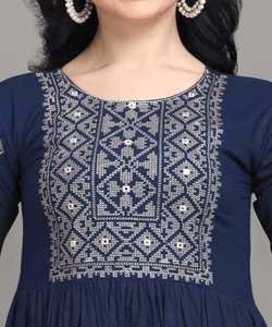 Exclusivo último diseño Nueva llegada Longitud de harina Manga regular Cuello de barco Color Rosa Kurti con Dupatta en Ropa Étnica - Product Image 6