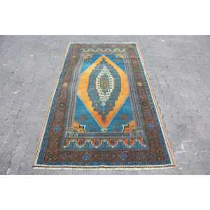 Alfombra Turca Vintage de 3.9x7.4 pies, Alfombra de Área, Alfombra Azul con Diseño de Patchwork - Product Image 1