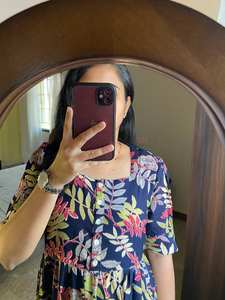 Vestido de algodón y seda de una pieza para mujer de diseñador azul bellamente impreso para fiestas de boda estilo indio y pakistaní - Product Image 2