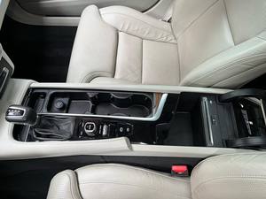 IMPRESIONANTE Volvo S-90 T-6 AWD 2017 CON TRANSMISIÓN AUTOMÁTICA Y PANTALLA TÁCTIL PANORÁMICA - Product Image 4