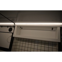 Kit de conversion moderne pour fourgon aménagé avec porte-bagages de toit Sprinter et équipement de rangement souple