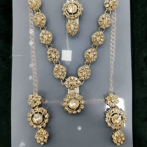 ชุดเครื่องประดับคริสตัลสีทองสำหรับงานปาร์ตี้ สไตล์อินเดียล่าสุด - Product Image 1