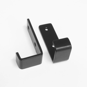 Gancho en forma de J de metal negro resistente para decoración moderna e industrial Gancho minimalista para abrigos y toallas montado en la pared en acabado negro mate - Product Image 2