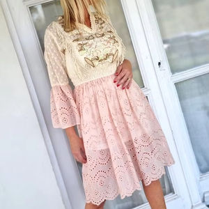 Robe brodée à la main Boho pour femmes Robe en coton blanc Robe de style sexy à manches longues - Product Image 1