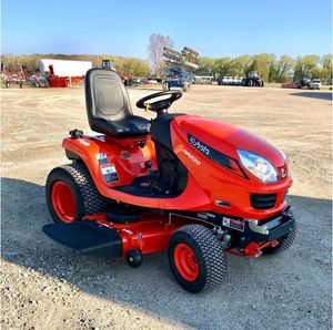 Tondeuse à gazon Kubota Z231 avec hydraulique avancée. - Product Image 1