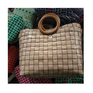 กระเป๋าหิ้วพลาสติกพรีเมี่ยมแบบเวียดนามพร้อมสัมผัสที่ทันสมัยใช้ซ้ำได้น้ำหนักเบาและทนทานต่อการฉีกขาด - Product Image 6