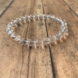 Pulsera de piedra curativa de cristal de cuarzo transparente Natural de 8mm hecha a mano estilo Hada piedra preciosa tallada para meditación - Product Image 1