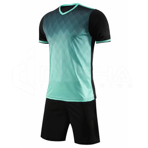 Uniforme de Fútbol Personalizado de Alta Calidad, Transpirable y de Secado Rápido, 100% Poliéster, Nuevo Diseño, Conjunto de Camiseta y Pantalones Cortos, OEM al por Mayor - Product Image 3