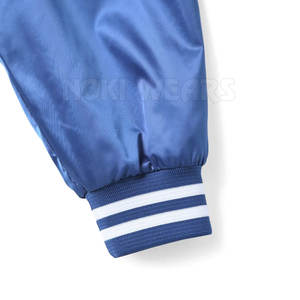 Chaqueta de invierno con letras de satén de último diseño de gran tamaño Chaqueta con letras de satén personalizada de bajo precio - Product Image 4