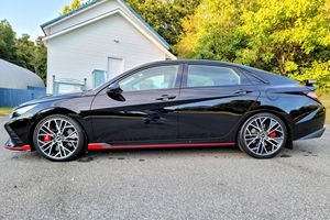 Hyundai Elantra 2022, boîte automatique, faible kilométrage, direction à gauche, pneus R20, état sombre - Product Image 4