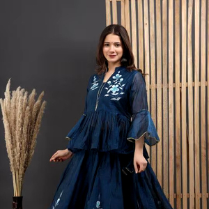 เสื้อเบลาส์และเสื้อเบลาส์ลายระบายด้วยมือจากนักออกแบบใหม่ - Product Image 1