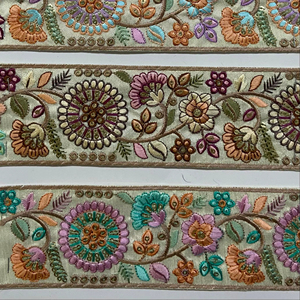 กระเป๋ารองเท้าและของขวัญสำหรับเครื่องแต่งกายแฟชั่นประดับเลื่อมลายดอกไม้หลากสี - Product Image 1