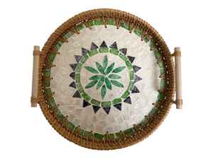 Bandeja redonda de ratán bohemio verde con asas - Product Image 2
