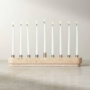 Ménorah en marbre blanc avec base en bois, porte-bougie moderne multi-branche, centre de table artistique pour Hanoucca, contemporain - Product Image 3