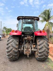 Tracteur agricole Massey Ferguson 7140 rouge 4x4 d'occasion, abordable et performant, 140 CV, moteur haute productivité, composant essentiel - Product Image 5