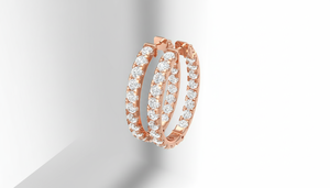 Boucles d'oreilles créoles éternelles en or 14 carats et diamants ronds brillants |   Diamant taille brillant 4,05 carats - Product Image 2