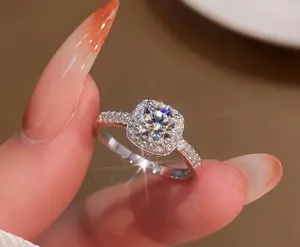 Anillos de Compromiso de Plata 925 con Diamante Moissanita de Corte Redondo de 2 Quilates para Mujer - Product Image 3