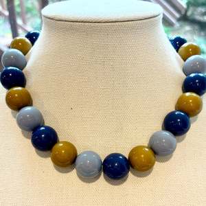 Collier de perles de sodalite naturelle, collier de perles rondes lisses en sodalite de 8mm, collier ras du cou en cristal fait main bijoux en perles - Product Image 1