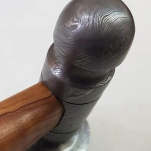 Martillo Vikingo de Acero de Damasco Hecho a Mano, Diseño Personalizable OEM, Mango de Madera de Alta Calidad para Camping con Funda - Product Image 5