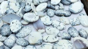 พลอยเดนไดรติกอะเกตสีขาวธรรมชาติทรงรี ขนาดอิสระ สำหรับทำเครื่องประดับขายส่ง - Product Image 4