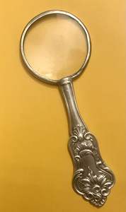 Loupe de bureau élégante en laiton avec support adapté aux collectionneurs professionnels et aux amateurs de design - Product Image 2