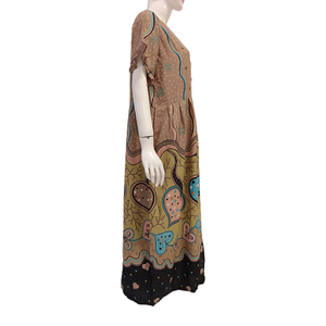 Vestido midi oversize con cuello en V, manga corta, volantes y detalles de botones, lavable, de rayón, de Chrysanta. - Product Image 3