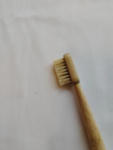 แปรงสีฟันไม้ไผ่ดีไซน์ใหม่ ขนแปรงทำจากขนหมูป่า วัสดุไม้ ผลิตตามแบบ OEM เป็นมิตรกับสิ่งแวดล้อม แปรงสีฟันไม้ไผ่ธรรมชาติ 100% สำหรับผู้ใหญ่ - Product Image 6