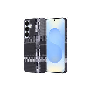 Coque de protection en silicone vert aspect fibre de carbone compatible MagSafe pour Samsung Galaxy S25 Plus et modèle 14 Plus - Product Image 2