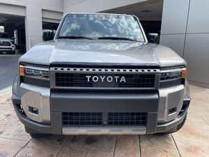 Toyota Land Cruiser Base 2025 SUV Gris, Faros LED, Transmisión Automática, Neumáticos R19, Motor a Gasolina, 5 Asientos, Interior de Tela - Product Image 2