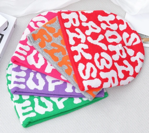 Venta al por mayor Jacquard Beanie sombreros logotipo personalizado primavera moda acrílico tejido con puños gorros estilo individual accesorios de viaje - Product Image 2