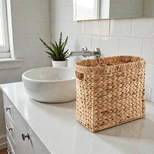 ตะกร้าเก็บของอเนกประสงค์ทรงรี ทำจากผักตบชวา ทอมืออย่างมีสไตล์ ยี่ห้อ ISLA พร้อมหูหิ้วในตัว ใช้เป็นที่ใส่หนังสือพิมพ์ได้  รับผลิตแบบ OEM ขายส่ง - Product Image 1